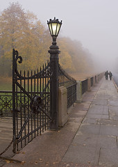 Image showing gate streetlight in fog