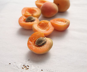 Image showing apricots