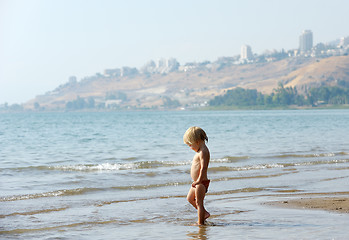 Image showing Child on the shore of lake Kinneret in the morning