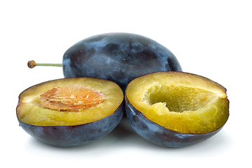 Image showing Whole plum and halves