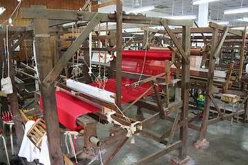 Image showing Machine for weaving silk cloth