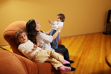 Image showing Sisters with mommy