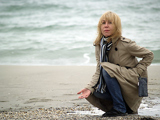 Image showing Woman on sea shore