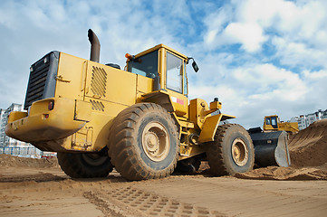 Image showing wheel loader at work