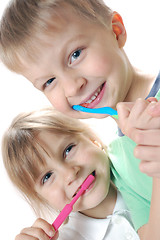 Image showing children cleaning teeth