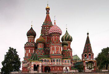 Image showing Saint Basil's Cathedral in focus between two trees.