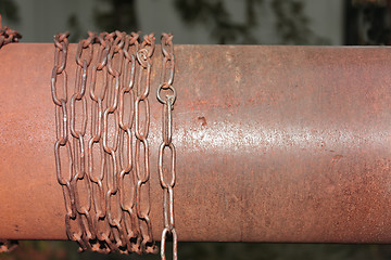 Image showing Rusty chain wrapped around the metal cylinder