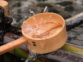 Image showing Splashes in a bamboo ladle