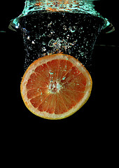 Image showing Grapefruit falling into water