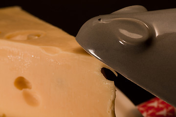 Image showing Cheese and mouse