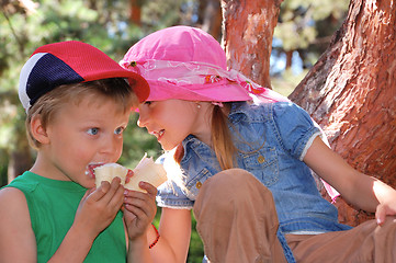 Image showing children eating icecream
