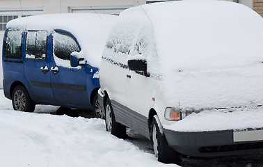 Image showing Snow covered cars