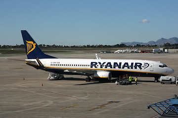 Image showing Ryanair Boeing 737