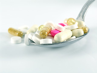 Image showing pills on spoon