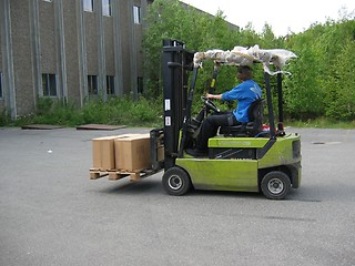 Image showing Truck with pallet