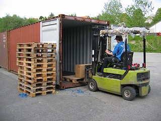 Image showing Man unloading pallet with truck