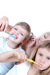 Image showing people cleaning teeth