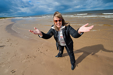 Image showing Adult woman at the sea