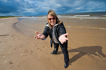 Image showing Adult woman at the sea