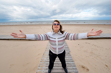 Image showing Adult woman at the sea