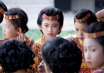 Image showing Children with tradition toraja clothes