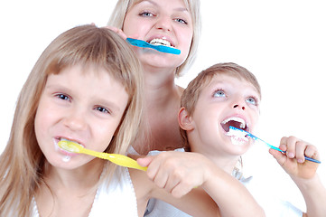 Image showing people cleaning teeth