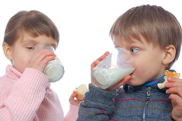 Image showing children having lunch