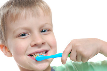 Image showing kid cleaning teeth