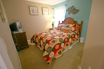 Image showing Queen Bedroom