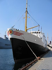 Image showing Front of an old boat