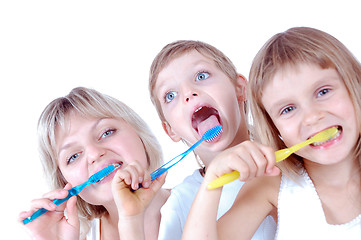 Image showing brushing teeth