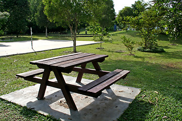 Image showing Picnic table