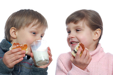 Image showing children having lunch with milk