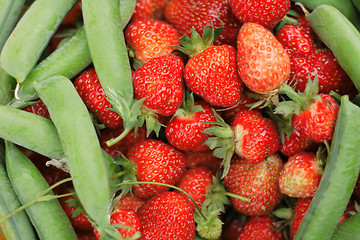 Image showing pea and strawberries