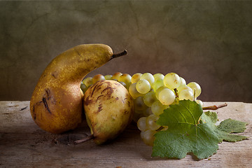 Image showing Grapes and Pears