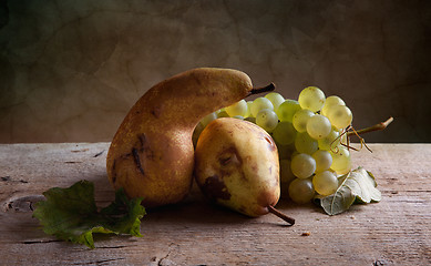 Image showing Grapes and Pears