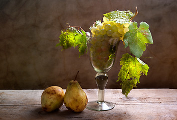 Image showing Grapes and Pears