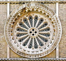 Image showing Church round window