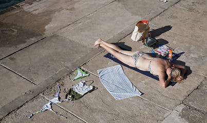 Image showing Concrete sunbathing