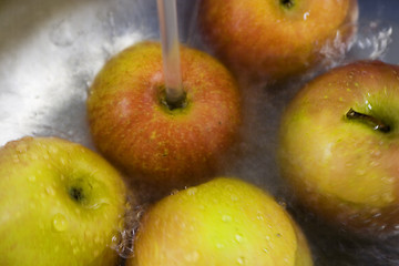 Image showing apples under water