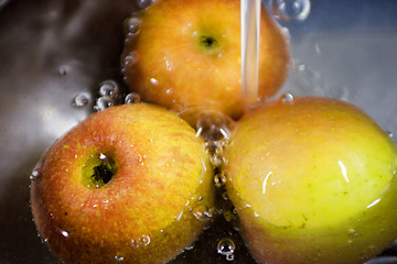 Image showing apples under water