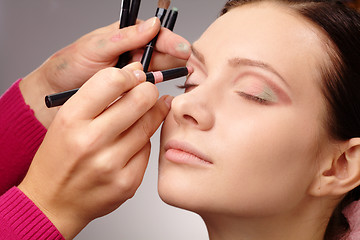 Image showing Applying eyeshadow for young girl