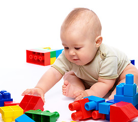 Image showing Little boy with building bricks