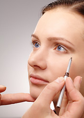 Image showing Applying eyeshadow for young girl