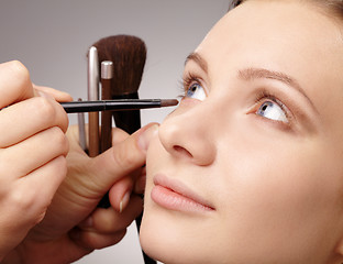 Image showing Applying eyeshadow for young girl