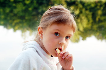 Image showing child eating outdoor