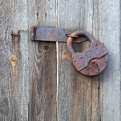 Image showing Rusty old padlock