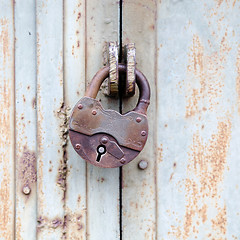 Image showing Rusty old padlock