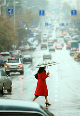 Image showing women cross the street