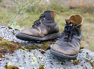 Image showing Old torn boots